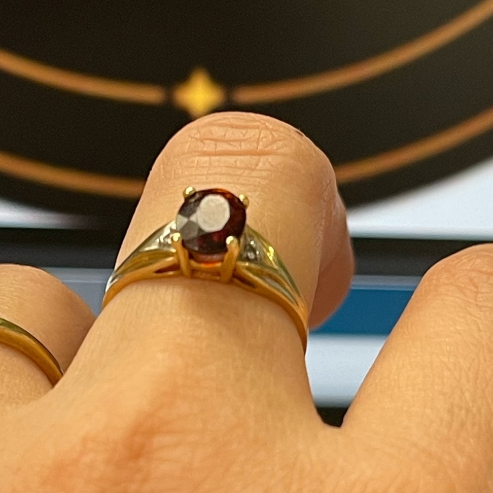 10k Solid Gold Garnet Ring — Size 7